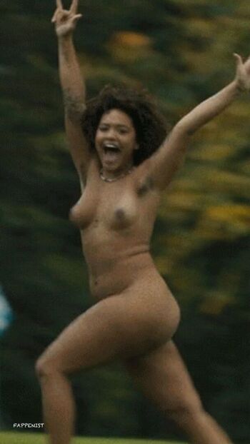 Kiersey Clemons