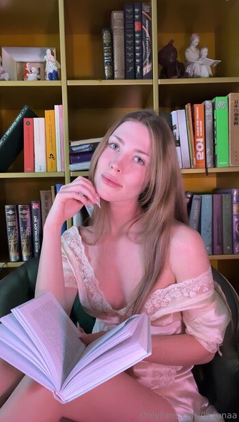 Full leaked La lunaa private onlyfans photo