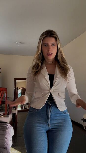 Full leaked Laramellos private onlyfans photo
