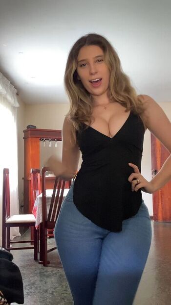 Full leaked Laramellos private onlyfans photo