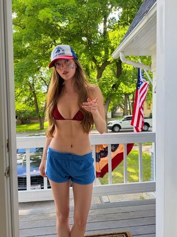 Full leaked Larsen thompson private onlyfans photo