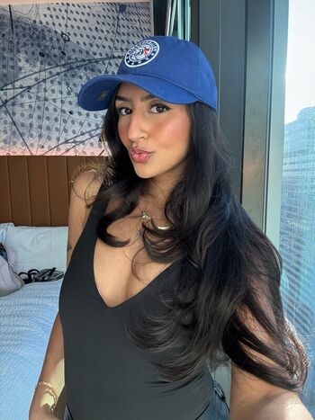 leahhalton_