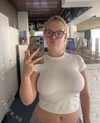 Full leaked Leonieblondiii private onlyfans photo