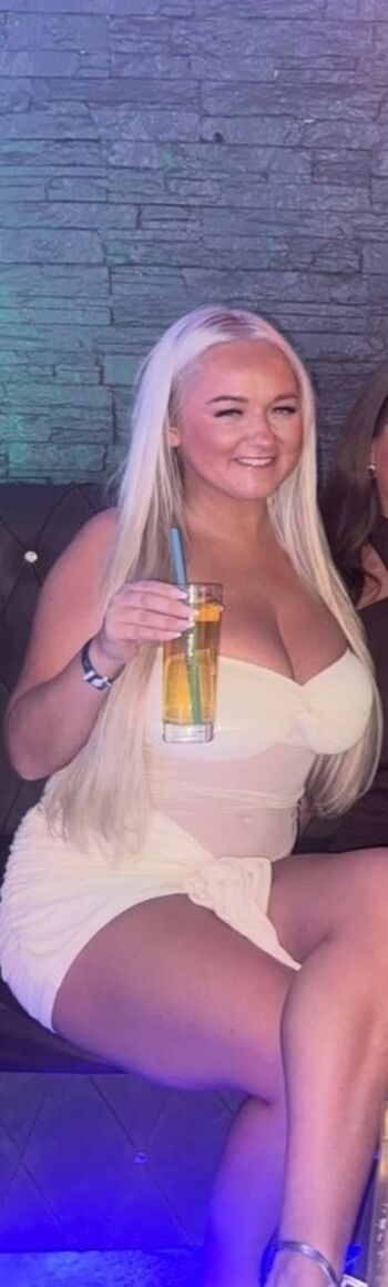 Full leaked Little blonde private onlyfans photo