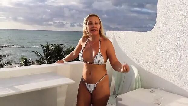 Full leaked Loirapraiana private onlyfans photo