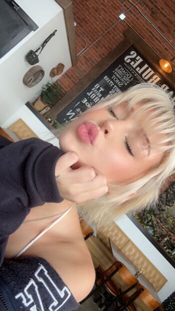 Full leaked Loren gray page private onlyfans photo