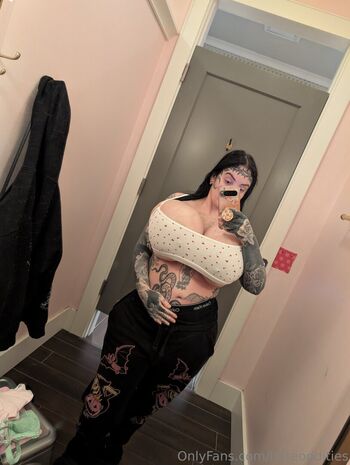 Full leaked Lotteoddities private onlyfans photo