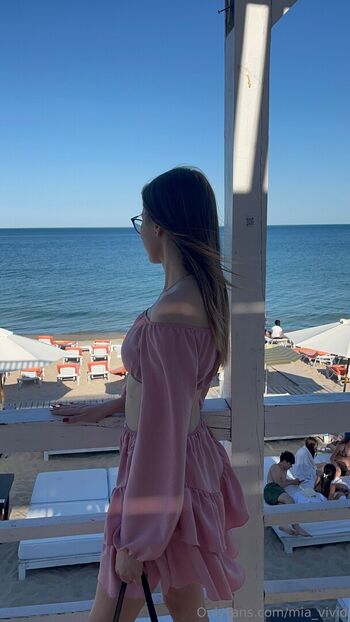 mia_vivid