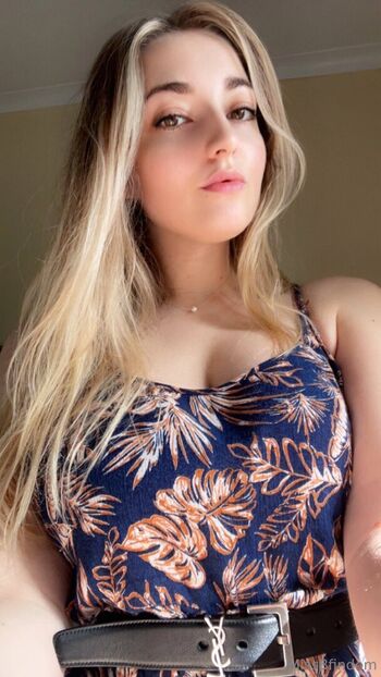 Full leaked Missbelleq private onlyfans photo