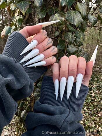 mistresslongnails