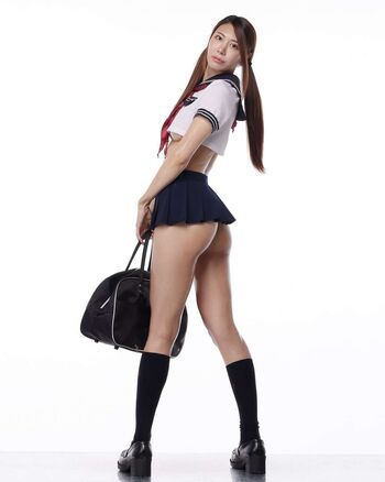 Momota_emi