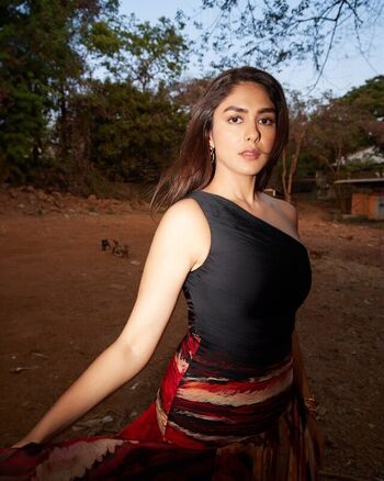 Full leaked Mrunal thakur private onlyfans photo