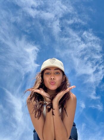 Full leaked Mrunal thakur private onlyfans photo