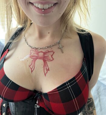 Full leaked Naivebunnyx private onlyfans photo