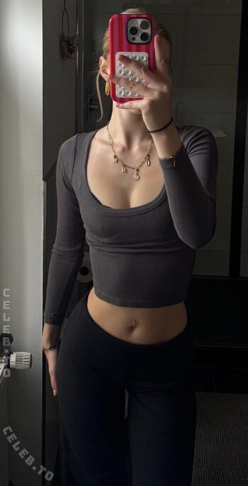 Full leaked Pauliie private onlyfans photo