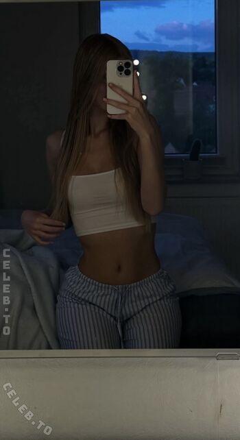 Full leaked Pauliie private onlyfans photo