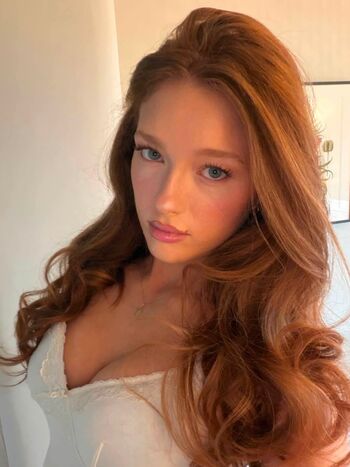 Full leaked Pheobeisginger page private onlyfans photo