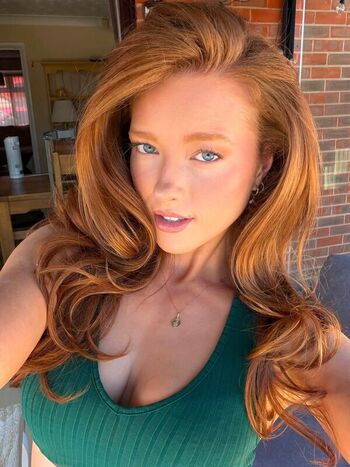 Full leaked Phoebeisginger private onlyfans photo