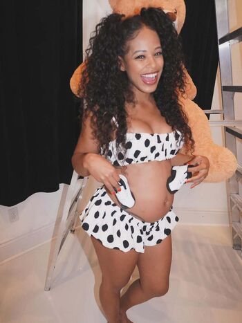 Pregnant Celebs