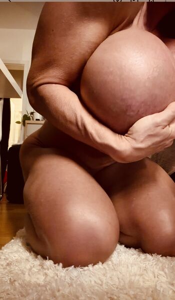 QueenMuscleBoobs