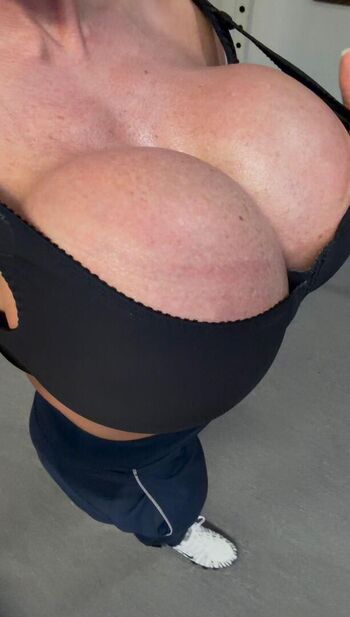 QueenMuscleBoobs