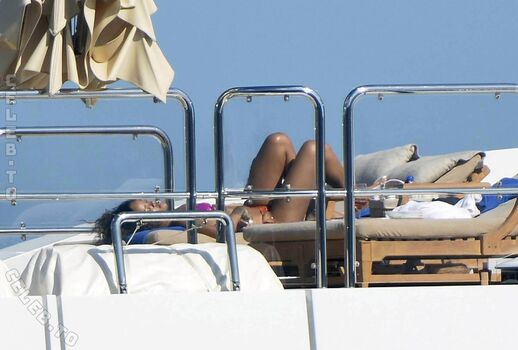 Full leaked Rihanna private onlyfans photo