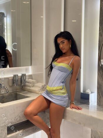 Full leaked Roxanarosuu private onlyfans photo