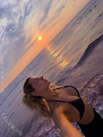 Full leaked Sarah harrison page private onlyfans photo