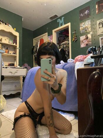 Full leaked Sexychamelen private onlyfans photo