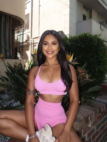 Shaniya Nisha | @shaniya_nisha