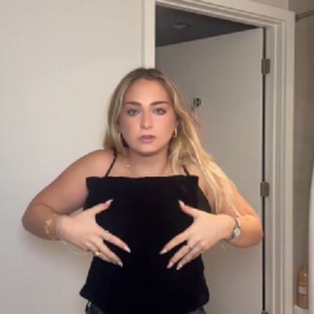 Full leaked Tatiezelman private onlyfans photo