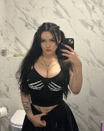 Full leaked Tattedgirllia private onlyfans photo