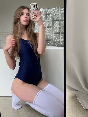 Full leaked Deesiren/ private onlyfans photo