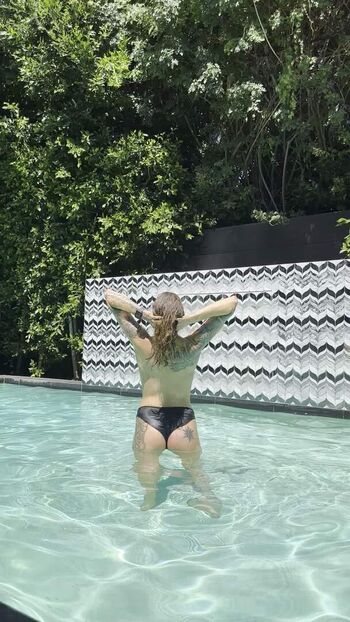 Full leaked Theoilersgirlkait private onlyfans photo