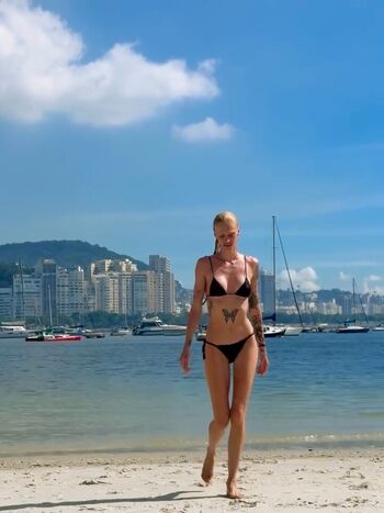 Full leaked Vivi orth private onlyfans photo