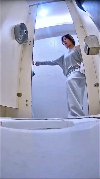 Voyeur Asian Pissing Toilet &Amp; Upskirts Only