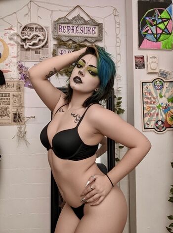 WatchGirlsPlay