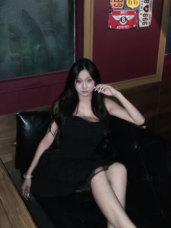 Full leaked Yiluo private onlyfans photo