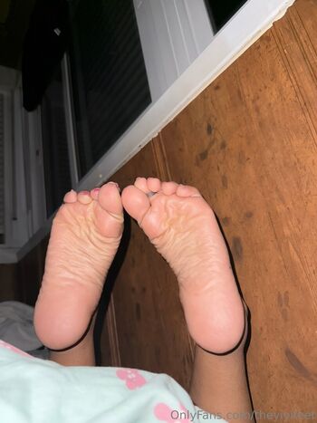 Full leaked Yiyifeet private onlyfans photo