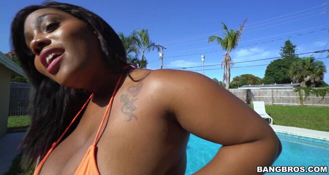 Full leaked Yummymummy private onlyfans photo