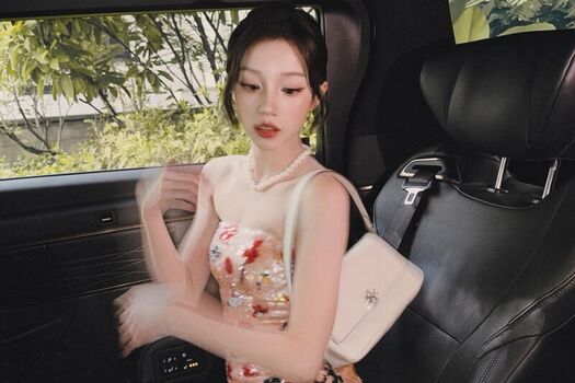 Full leaked Yuqi page private onlyfans photo
