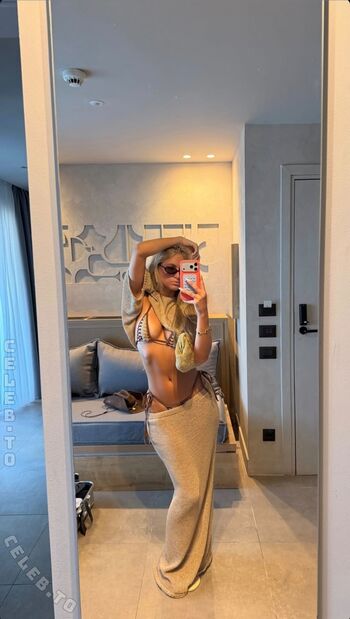 Full leaked Zoe kaeppele  page private onlyfans photo