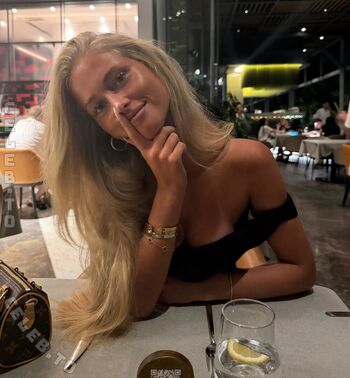 Full leaked Zoe kaeppele private onlyfans photo