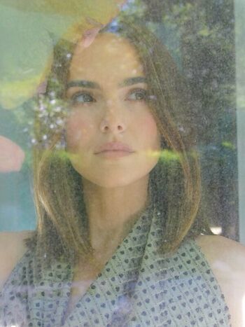 Zoey Deutch